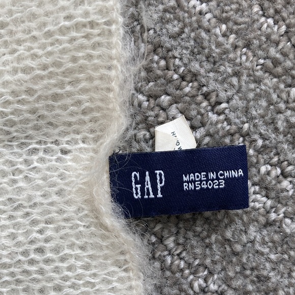 GAP Off White Scarf - Picture 6 of 7